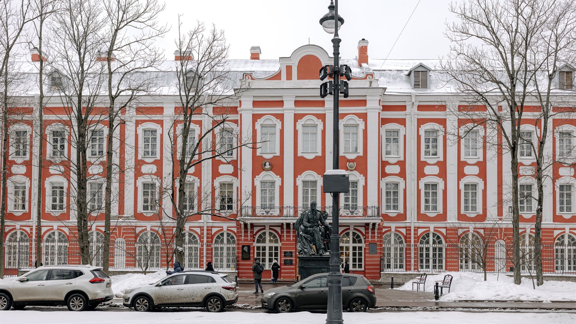 Twelve Collegia welcome the Golden Trezzini: Memory and Progress exhibition opens at SPbU