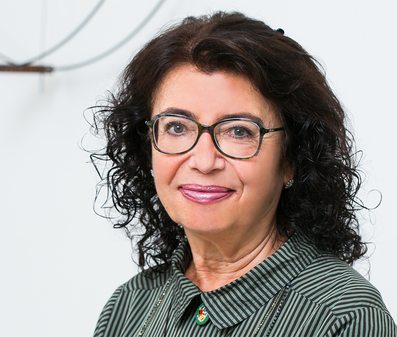 Лина Перлова